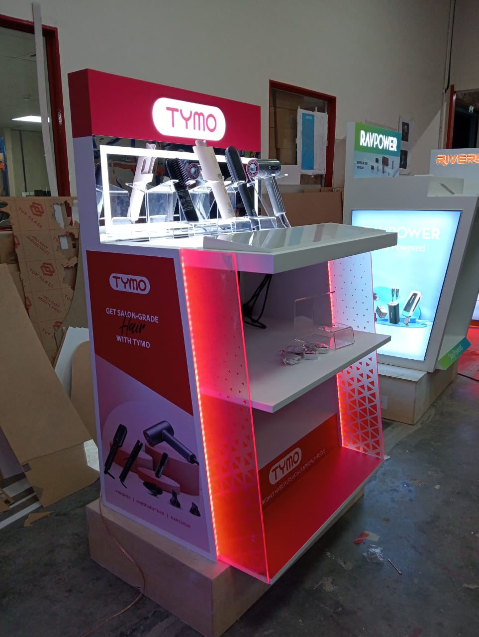 Illuminated 3D shopfront signage installed by Bayan Branding in Dubai