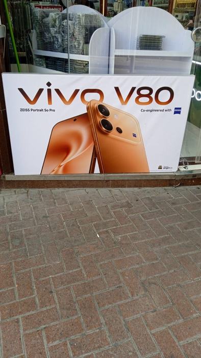 Vivo V80 promotional display